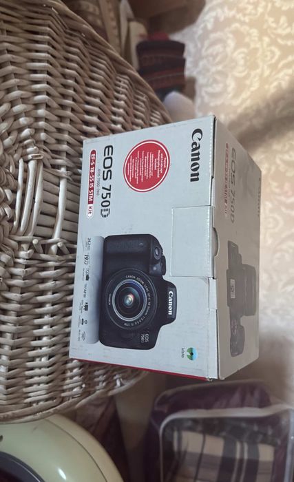 Canon EOS 750 D