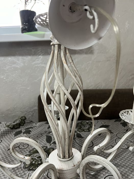 Люстра в хорошем состоянии