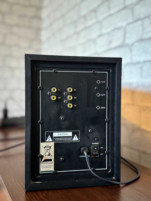 Домашно кино Буфер и 5 тонколнки 5.1 Luxeon С КАБЕЛ за ТЕЛЕФОН Android