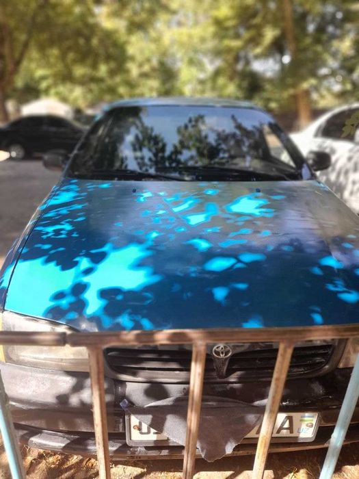 TOYOTA CARINA E   1993  года