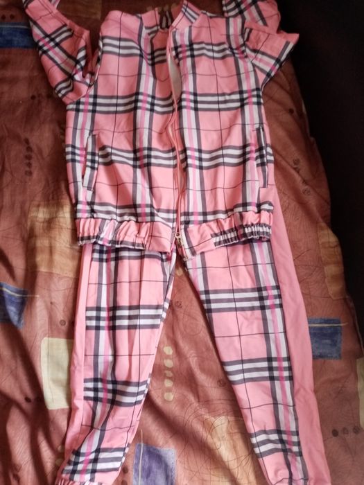 Дамски спортен комплект