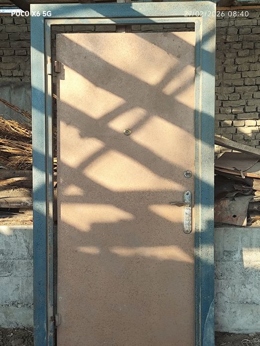 Темир эшик сотилади.