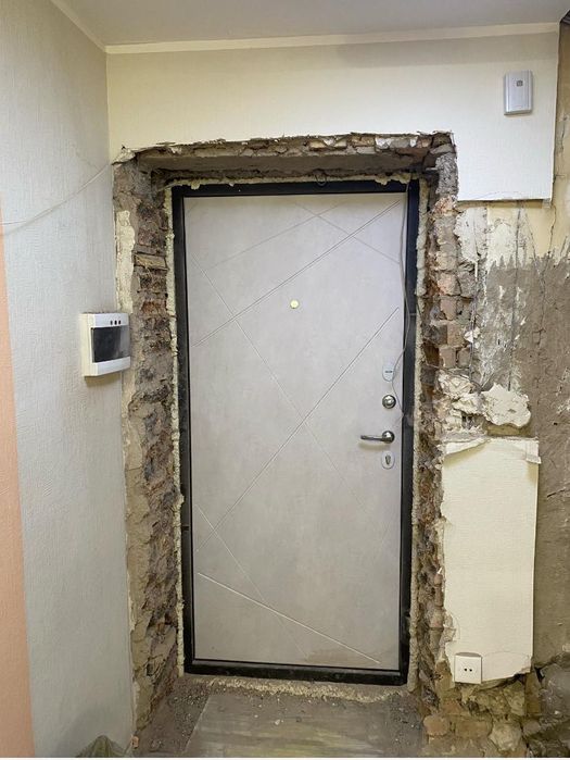 Установка входных дверей