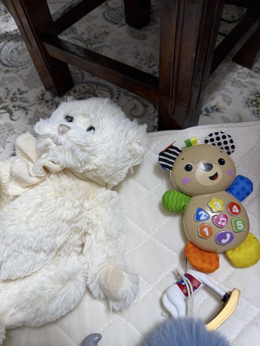 Мягкие игрушки ,пинетка шапка подарок.