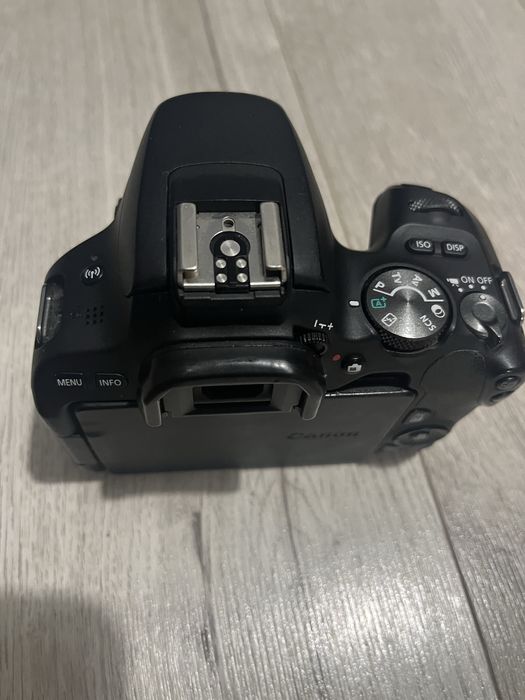 Aparat foto Canon 200D + obiectiv 18-55 mm