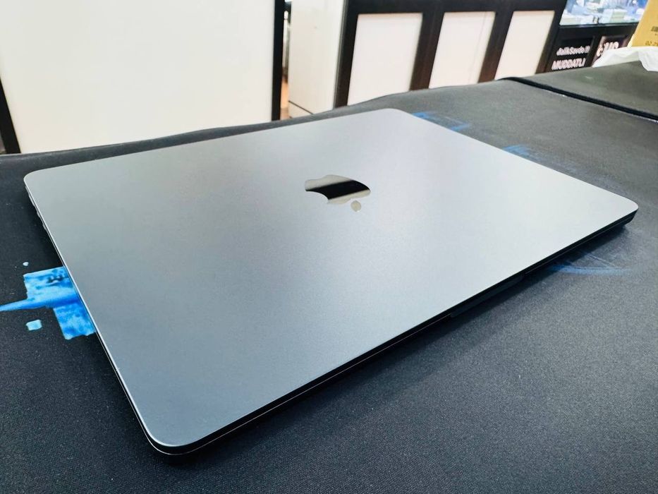 Продам MacBook Air M2 Blue в отличном состоянии с каробкой и гарантией