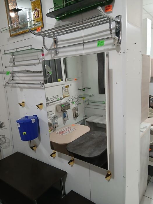 Зеркала в ванну, прихожую.