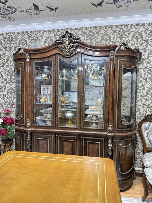 Сервант для гостинной срочно продам