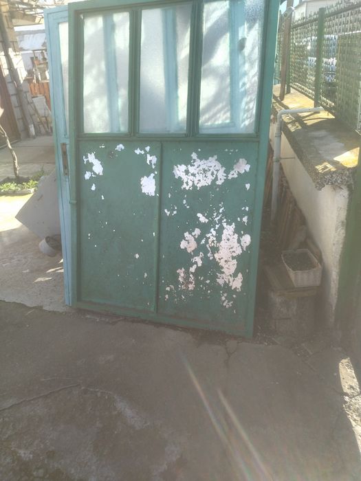 Продавам метални гаражни врати