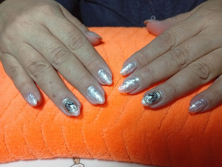 Маникюр и наращивание ногтей с дизайном...