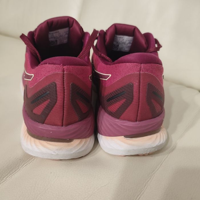 Asics Nr 39 GlideRide Nike brooks