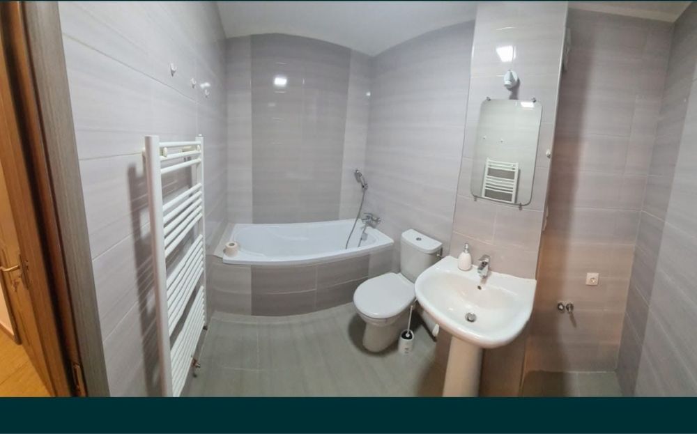 Vand apart 2 camere decomandat