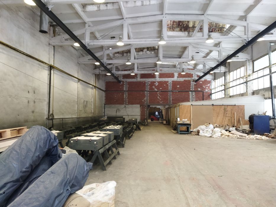 Продава производствена и складова база