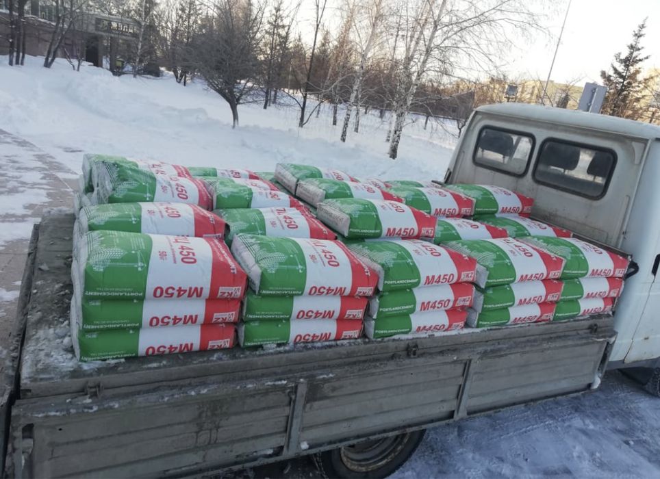 Цемент в мешками