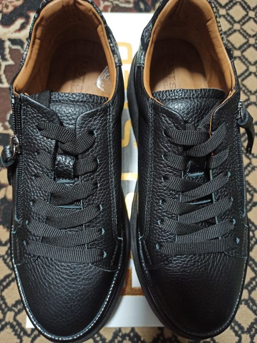 Кожанные Кроссовки 39 размера турция