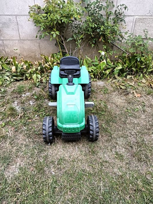 Tractorașe de jucărie