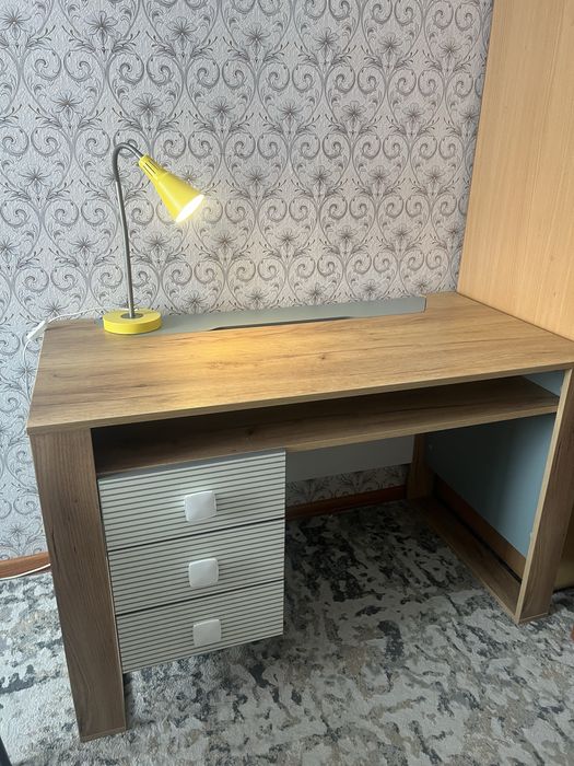 Шкаф, стол и стул