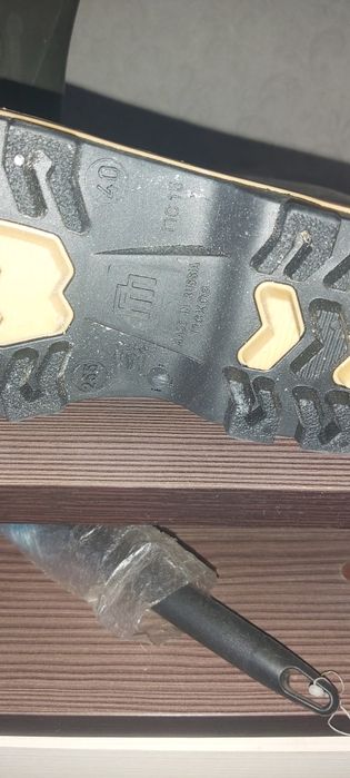 Продам резиновые сапоги 40ой р.