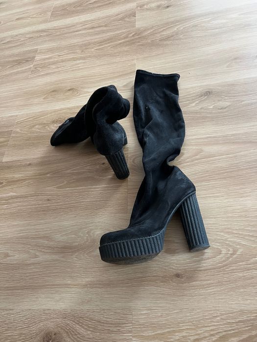 Велурени чизми на ток