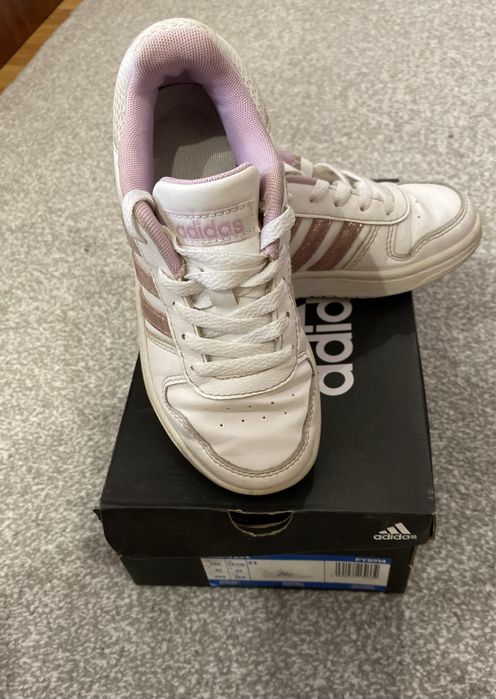 Обувки за момиче размер 31