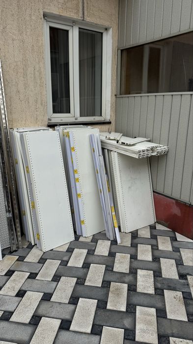 Стеллажи и полки для магазина