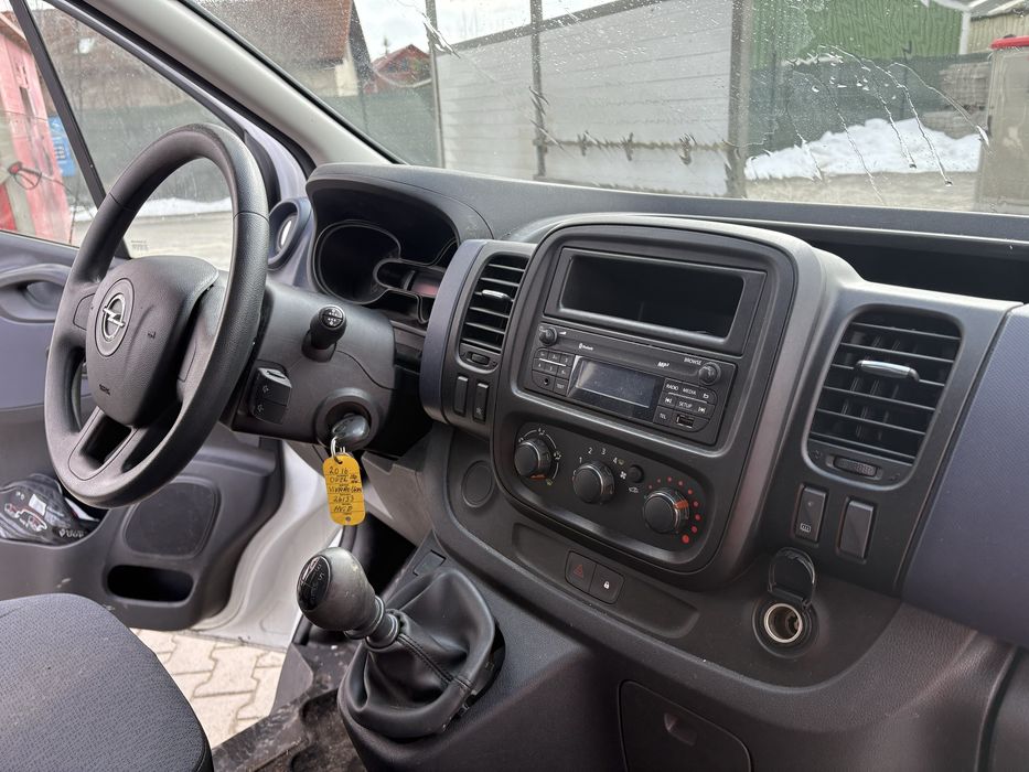 De vanzare duba autoutilitara Opel Vivaro