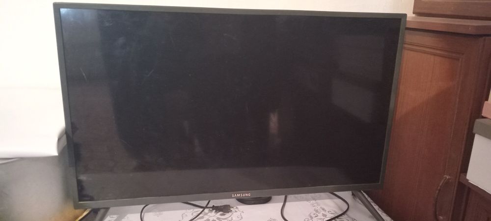 Продам телевизор за 70к можно по торговася