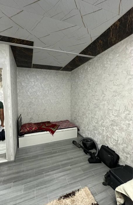 Продается 1х комнатная Чирчик 4 микрорайон