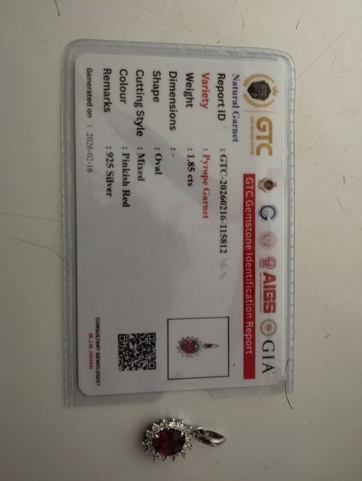 Piatră prețioasă , nouă,nepurtata,nu este zgâriată