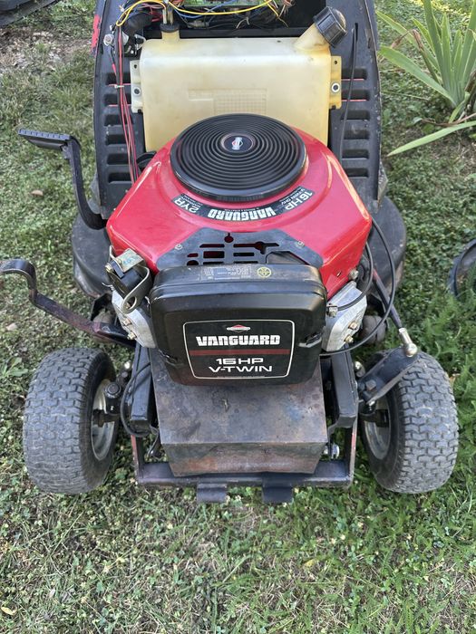Vand tractoras tuns gazon