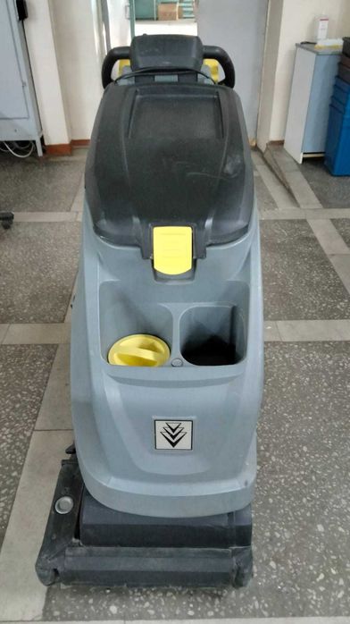 Поломоечная машина "Кёрхер" . Б/У