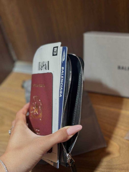 IN STOC - Portofel Balenciaga Passport Premium