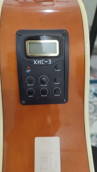 Продам акустическую гитару