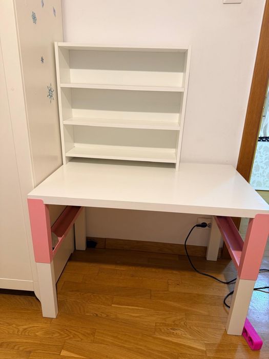 Birou Ikea Alb cu rafturi