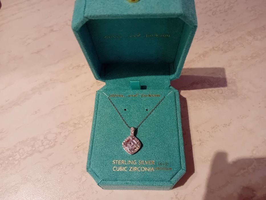 Сребърно колие Olivia & Jackson 

Луксозно колие от стерли