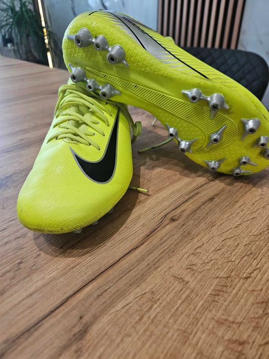 Футболни бутонки Nike