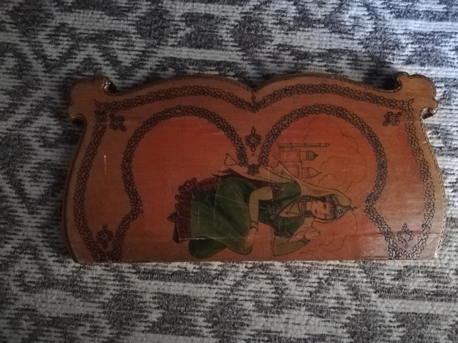 Narda sotiladi toshlari bilan