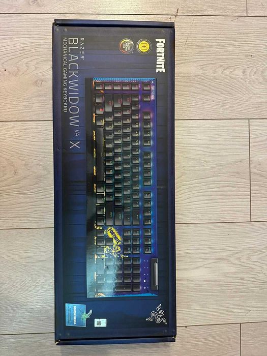 Tastatura Razer Blackwidow v4 X Fortnite