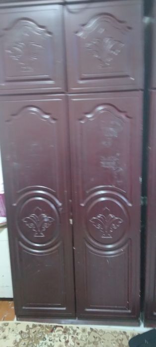 Kiyim shkaf holati alo darajada