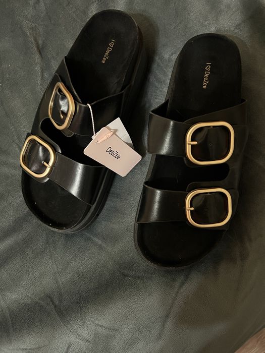 Чисто нови чехли