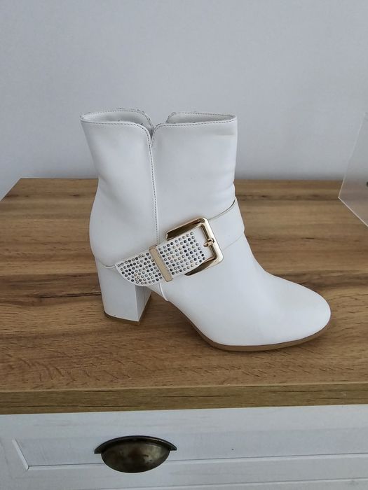 Луксозни парти обувки и ежедневни боти