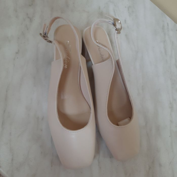 Продам босоножки 5000 тг