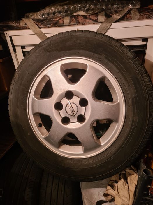 Продавам 15"комплект за опел зафира