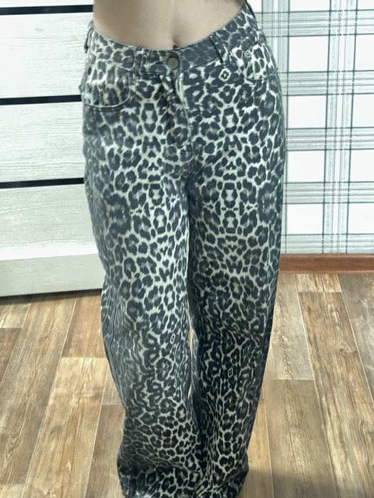 Дешево б/у джинсы модные стильные