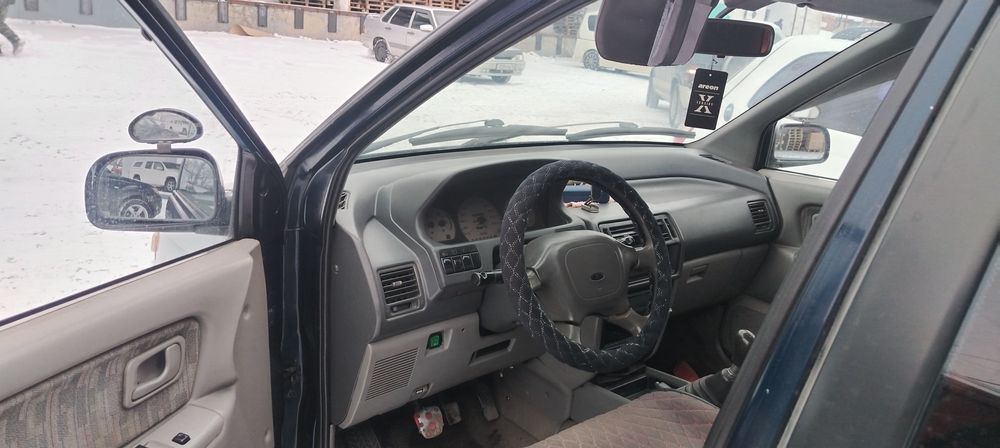 Митсубиси спейс ранер