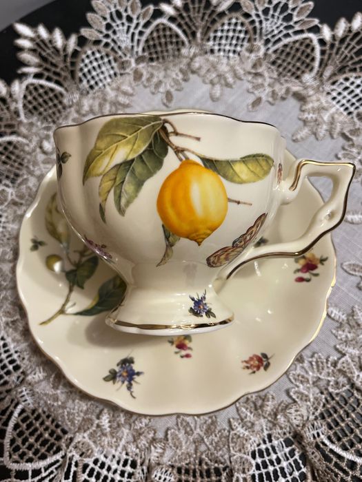 Посуда , предметы быта .