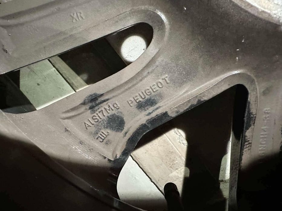 Джанти с гуми 4х108 за Пежо и Ситроен