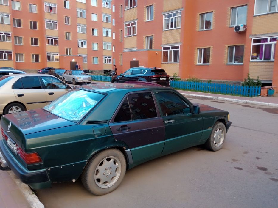 Продам мерс 190. На ходу...