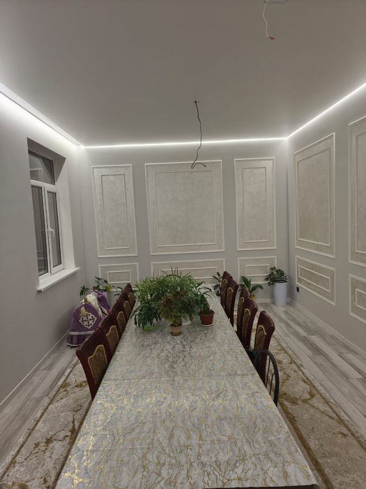 Овальный стол со стульями