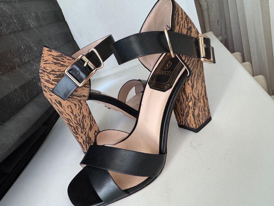 Продам женские туфли